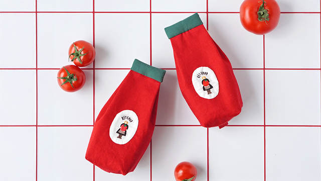 手刺繍 ケチャップポーチ