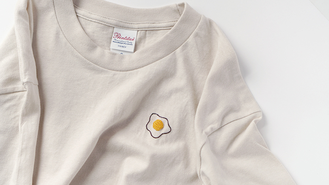 【 手刺繍 】ワンポイント Tシャツ ( 目玉焼き ) ｜ ビッグシルエット