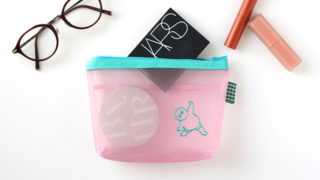 中身が見える!手刺繍メッシュポーチ – ふとっちょおじさん(仕切り付き/ピンク×エメラルド)